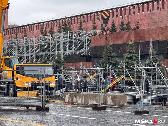 Мавзолей Ленина огородили забором  | Источник: Дмитрий Толстошеев / MSK1.RU