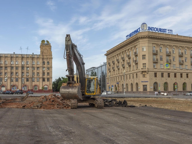 Привычный облик площади Павших Борцов, вероятно, изменится навсегда | Источник: Константин Завриков / V1.RU