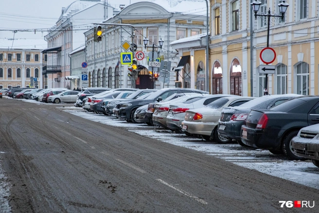 До 2030 года на всех семи улицах парковка станет платной | Источник: Кирилл Поверинов / 76.RU