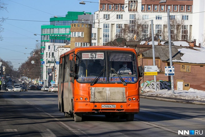 На маршрутки Т-57 поступало немало жалоб, но они тоже были востребованы у нижегородцев | Источник: Наталья Бурухина / NN.RU