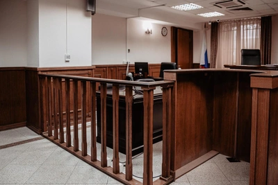 Тюменского бандита приговорили к 9 годам, но он в розыске