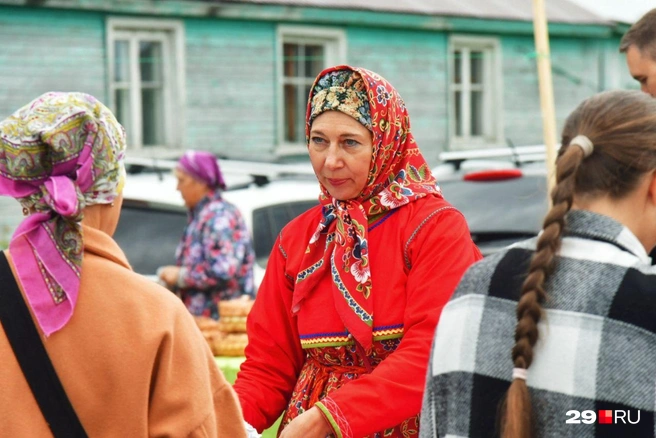 Лоскутное шитье&nbsp;— на хозяйке | Источник: Иван Митюшёв