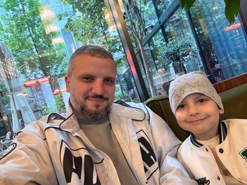 Рядом с Позовым близкие и родные люди