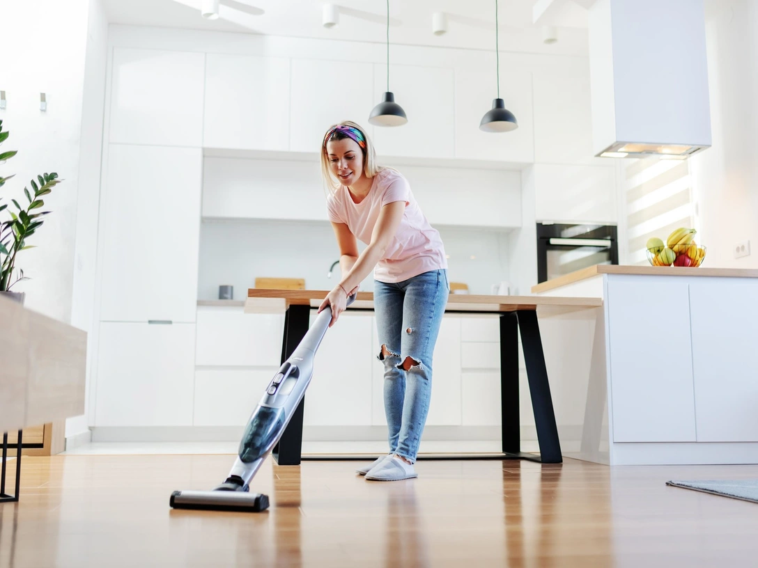 Пожалеете потом: 5 вещей, которые никогда нельзя делать во время уборки | marieclaire.ru