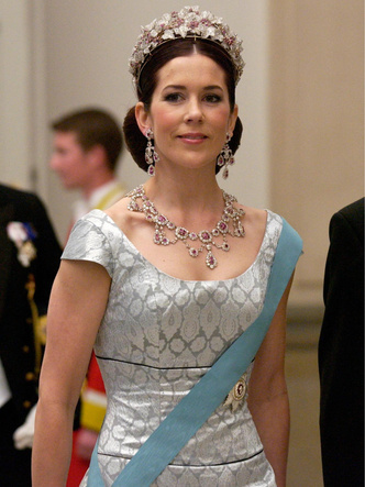 Бриллианты Золушки: самые роскошные украшения королевы Мэри Датской, о которых она раньше могла только мечтать