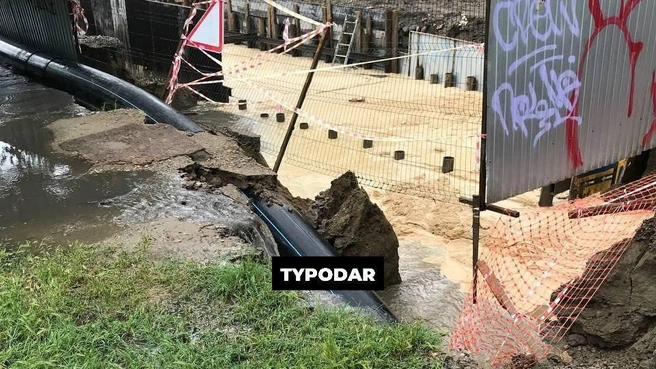 Земля провалилась на улице Клинической | Источник: Данил Карабейник / «Туподар»