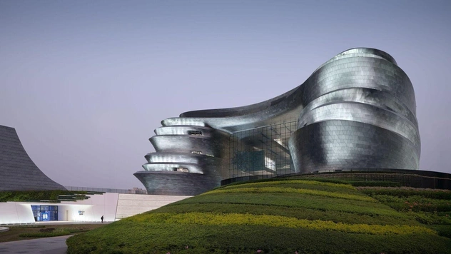 В Шэньчжене открылся музей науки и технологии по проекту Zaha Hadid Architects