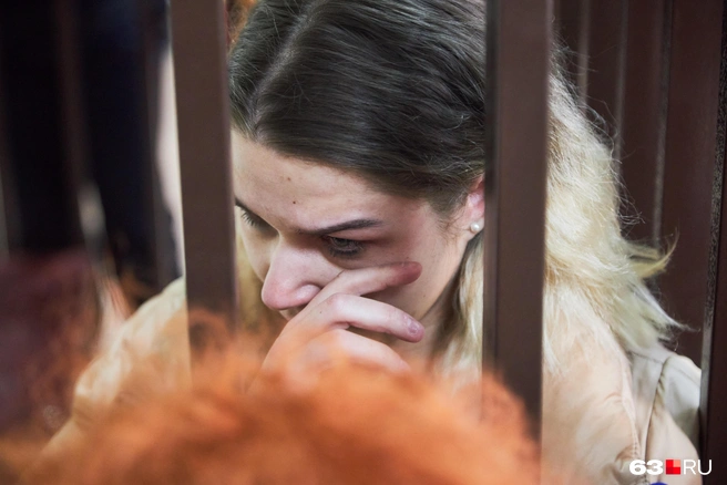 В этот раз Екатерина Тархова сделала макияж, но всё же не сдержала слез | Источник: Роман Данилкин / 63.RU