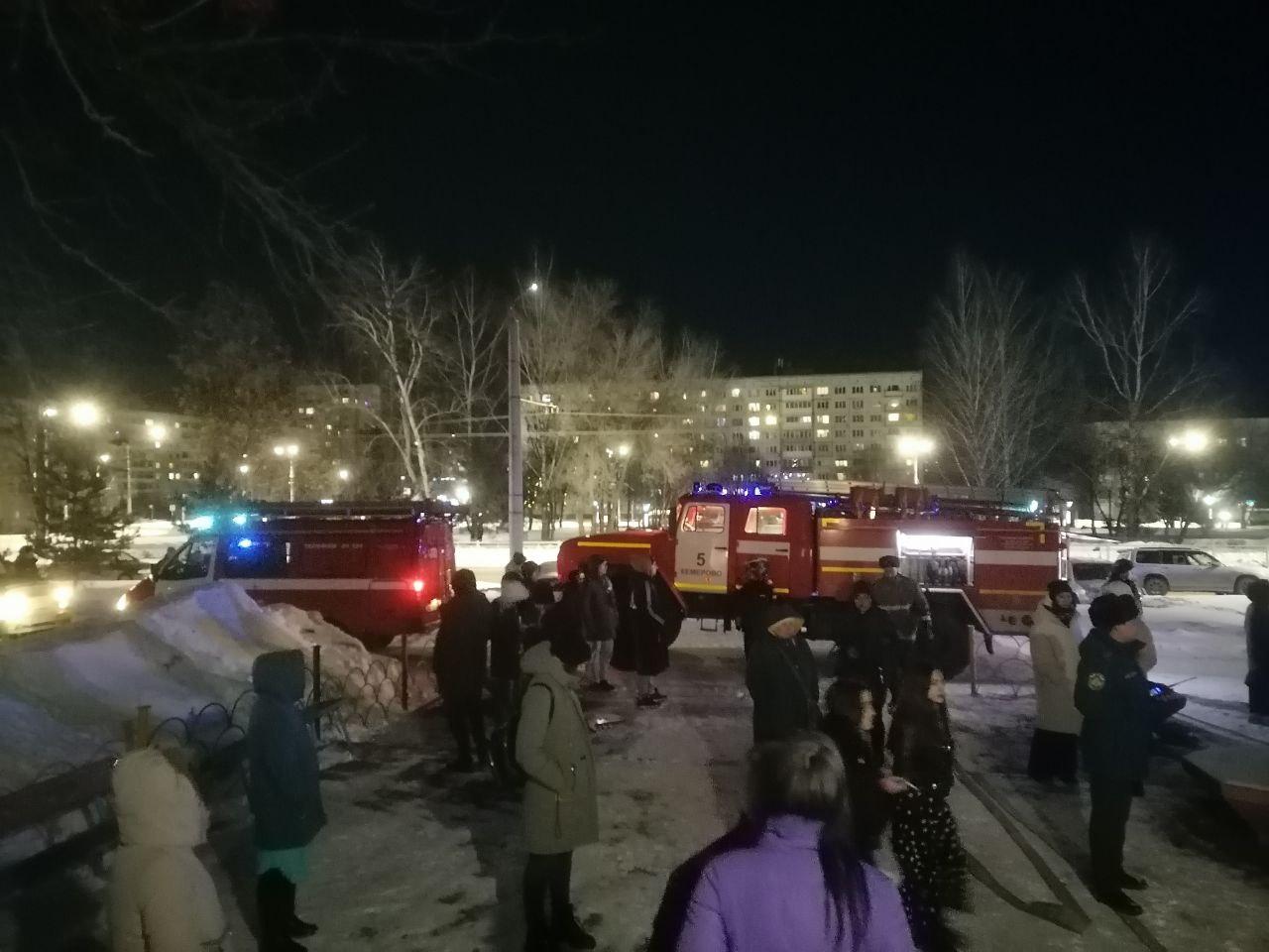 Пожар в новой Москве сейчас. Пожар в школе. Авария в Кемерово на бульваре Строителей 2017.