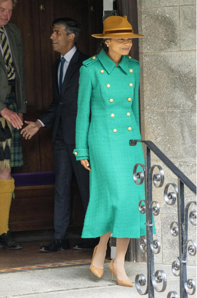 «Нефритовое пальто»: жена премьер-министра Британии на совместном выходе затмила королеву Камиллу