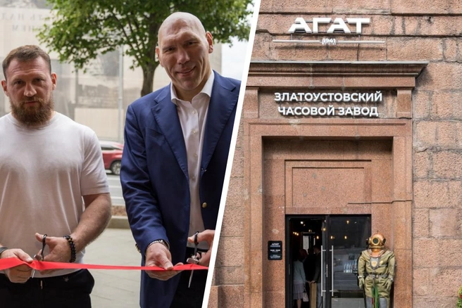 Известные боксеры Дмитрий Кудряшов (на фото слева) и Николай Валуев сверяют время по часам, сделанным в Челябинской области | Источник: предоставлено пресс-службой Златоустовского часового завода