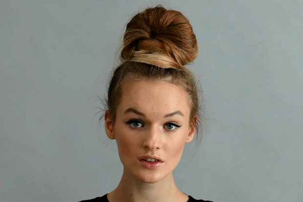 Фото №1 - Beauty-уроки Elle Girl: Как сделать объемный пучок