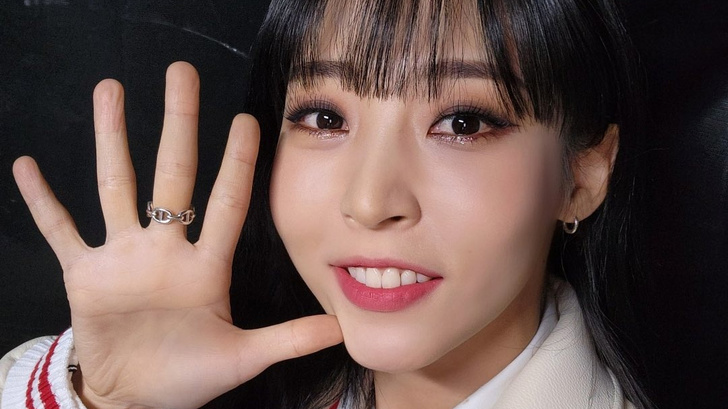 8 ослепительных макияжей k-pop айдолов, которые вдохновят тебя сиять в Новый год 2023