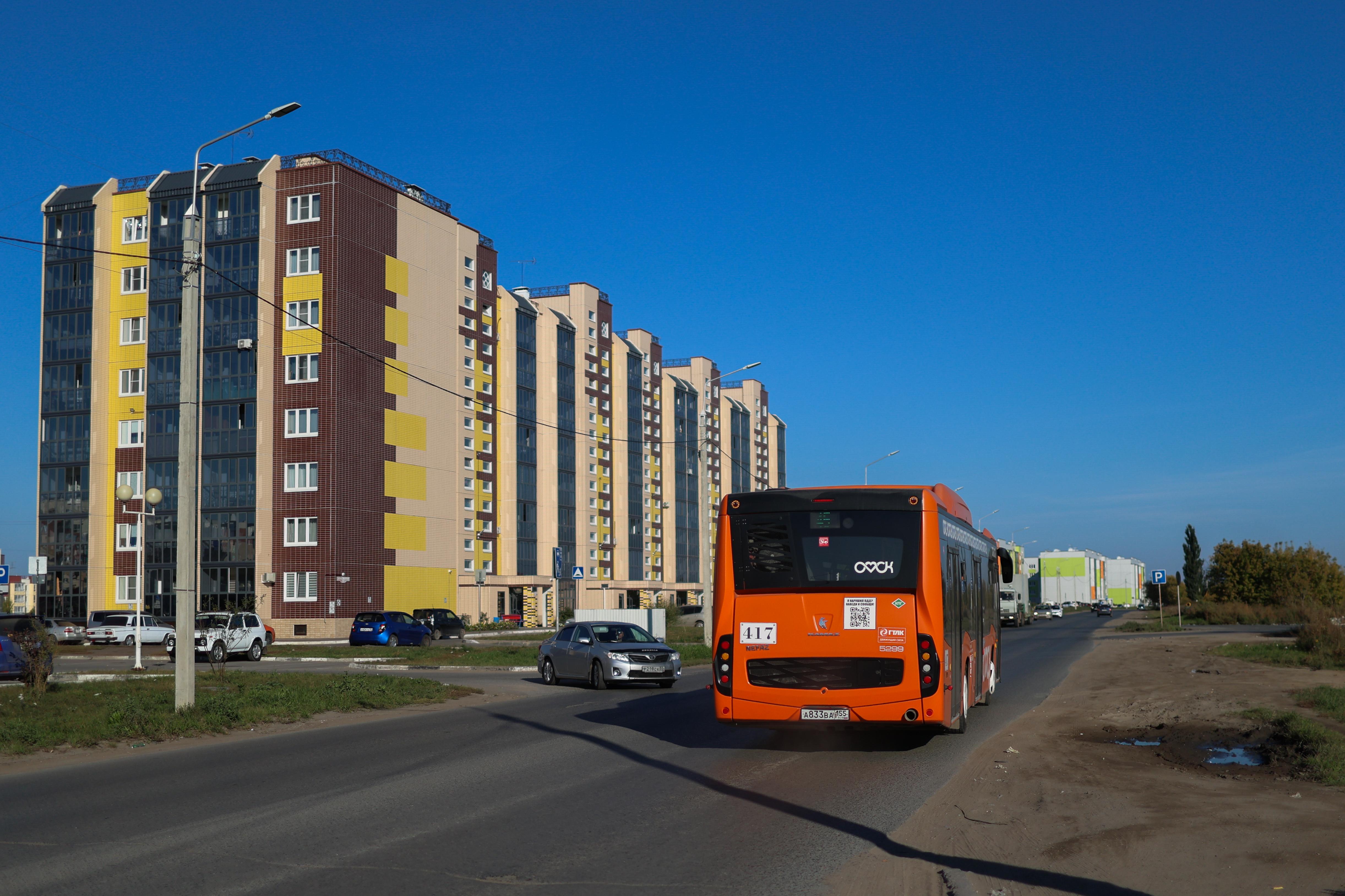 «На Суворова еле заходят»: как корреспондент проехал в час пик в самом проблемном автобусе Омска