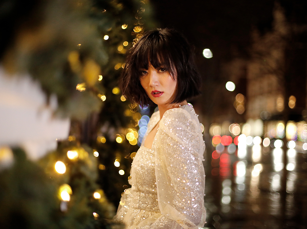 Street-style модель в платье Alistair James | marieclaire.ru