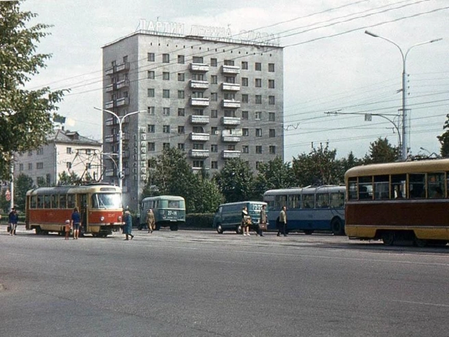 Проспект Октября в Уфе, 1975 год | Источник: Юрий Борецкий / transphoto.org
