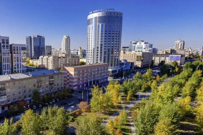 Прямо через дорогу — Центр международной торговли, где находится фитнес-клуб с панорамным видом и бассейном | Источник: корпорация «Маяк»