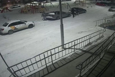 Видео с ворами машин на Лесобазе в Тюмени