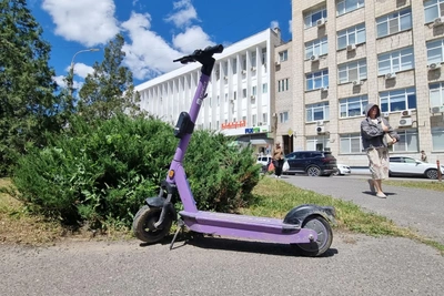 В Волгограде ввели штрафы до 100 тысяч за парковку электросамокатов