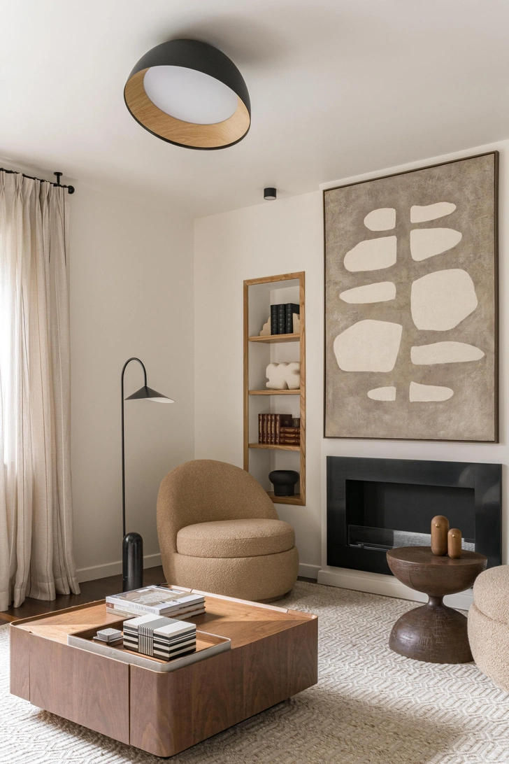 Картина написана на заказ. Торшер Arum, Ferm Living. | Источник: Наталья Горбунова