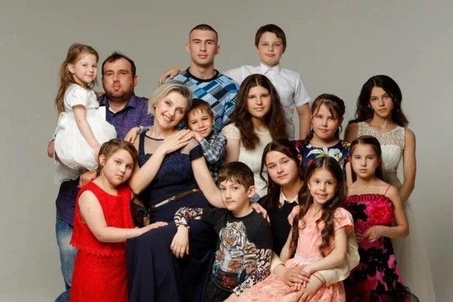 «Мы делаем великое дело»: жительнице Урала, которая воспитывает 12 детей, присвоили звание «Мать-героиня» | Источник: страница Екатерины Кириченко во «ВКонтакте»