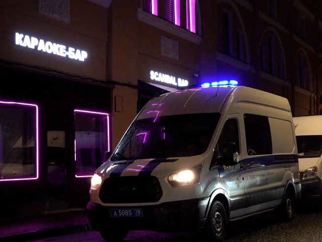 Полиция нагрянула в Scandal Bar на Думской | Источник: скриншот видео ГУ МВД России по СПб и ЛО