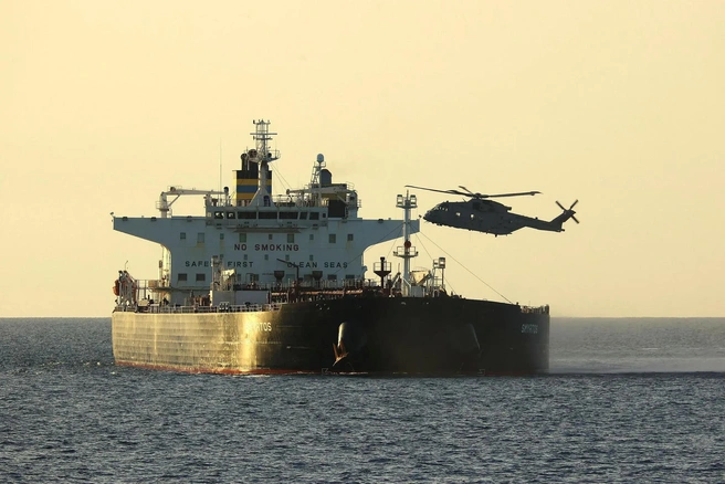 Британские военные захватили в Ла-Манше нефтяной танкер. Его подозревают в принадлежности к «теневому флоту» | Источник: MoD