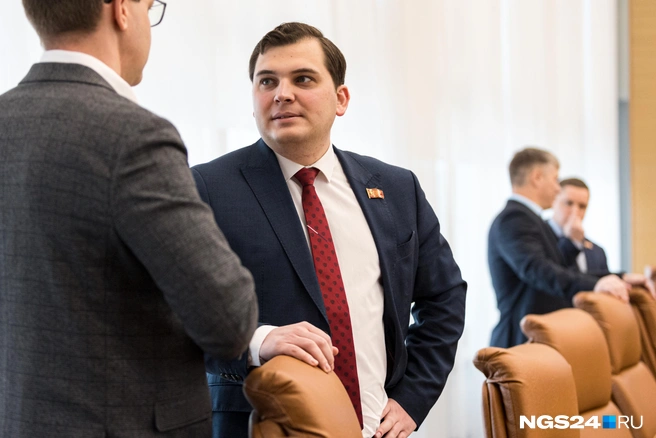 Иван Петров на выборах мэра не был активен и спросил лишь, как будущий градоначальник реализует газификацию города | Источник: Мария Ленц / NGS24.RU