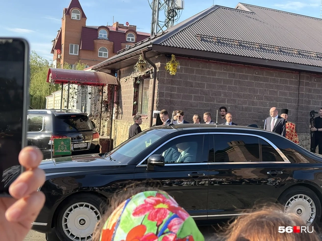 Оренбуржцы снимают приезд патриарха Кирилла | Источник: Николай Сальников / 56.RU