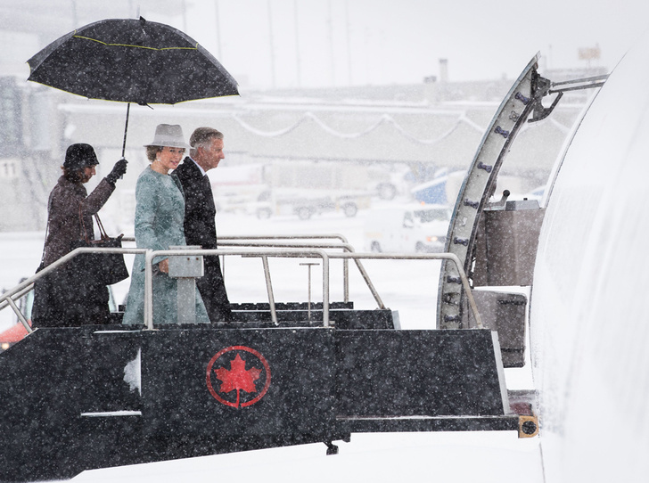 Фото №9 - Неправильный визит короля и королевы Бельгии в Канаду: отказ Трюдо, ошибка с флагом и суровая метель