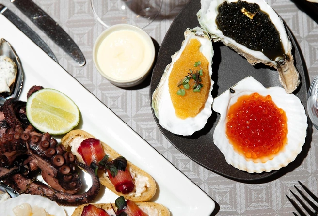 Разнообразие деликатесов на новогоднем столе восхитит даже самых искушенных гостей | Источник: Grand Autograph