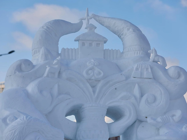 Якутская команда «Таптал» создала скульптуру «Долина Туймаады». | Источник: Александр Ощепков / NGS.RU