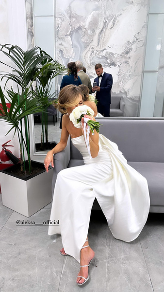 Стильное платье невесты и муж в кедах: Алекса сыграла свадьбу с Вячеславом Дайчевым