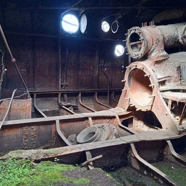 Но попасть внутрь сегодня&nbsp;— задача для самых спортивных и небрезгливых туристов | Источник: Вячеслав Карманов