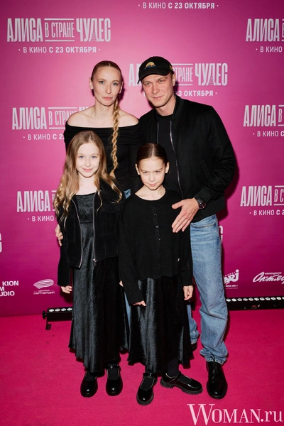 Анна Шевчук и Юра Борисов с дочками