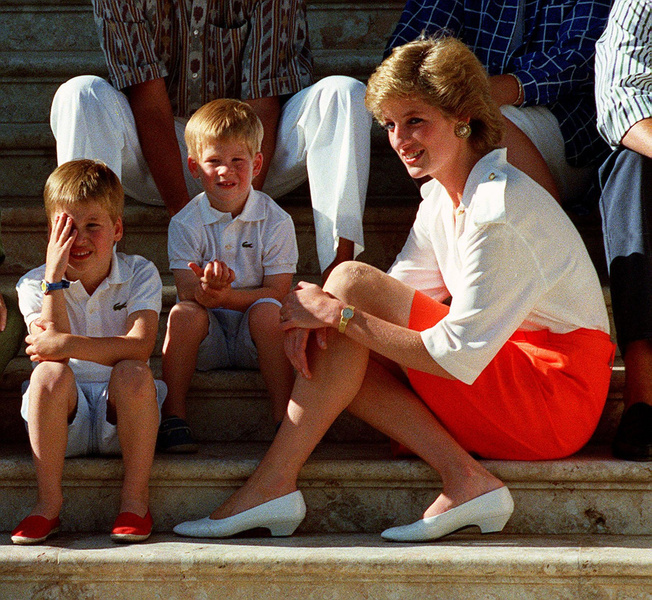 Почему принцесса Диана навсегда изменила принципы воспитания детей в королевской семье