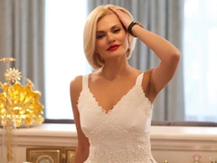На свадьбе дочери Ирина Круг решила сама выглядеть как юная невеста в открытом белом платье
