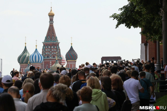 Очередь в Мавзолей и Кремлевский некрополь в 2025 году | Источник: Артём Устюжанин / MSK1.RU