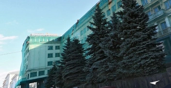 В 2012 году на здании еще была вывеска гостиницы | Источник: Яндекс Карты