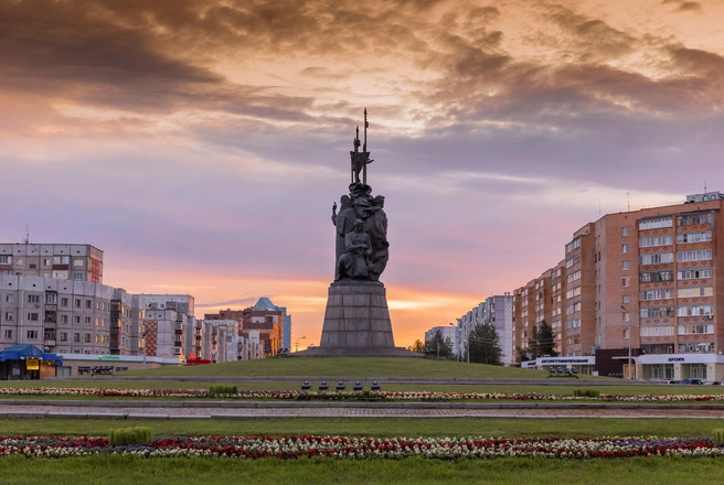 Памятник основателям Сургута появился при Иванове | Источник: Александр Шумай / Vk.com