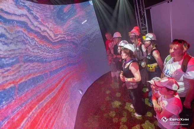 Участники узнают работу предприятия изнутри | Источник: ЕвроХим