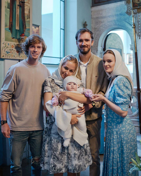 Теннисист Даниил Медведев крестил дочь в Монако: 5 милейших фото