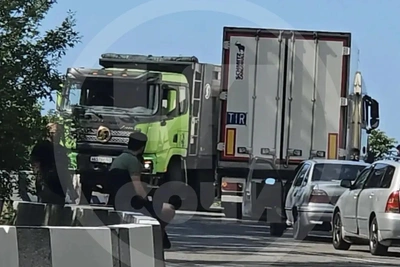 ДТП с фурами на серпантине заблокировало трассу Джубга-Сочи