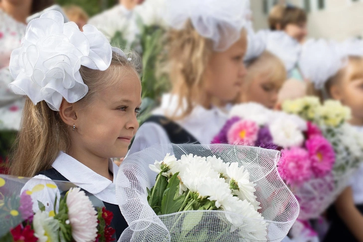 Почему 1 сентября школьникам нельзя заполнять дневник и завязывать банты