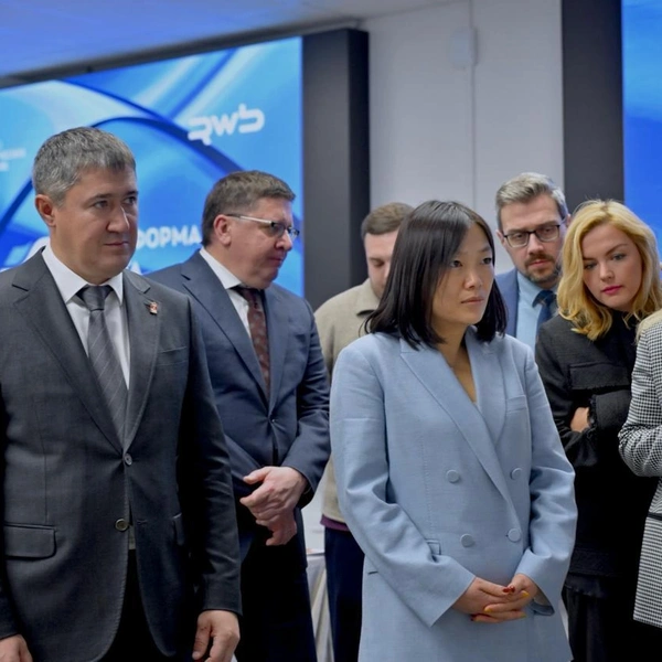 Татьяна Ким и губернатор Дмитрий Махонин посетили выставку пермских производителей | Источник: Дмитрий Махонин / Telegram