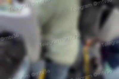 Воронежец напал на подростков за курение вейпа в автобусе: видео