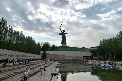 Белки в ужасе: репортаж с Мамаева кургана в День Победы