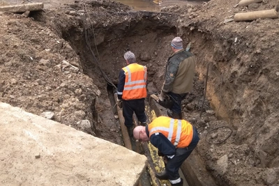 Теплоэнергетики Костромы ежедневно устраняют повреждения на сетях