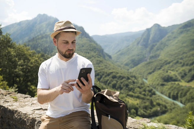 Чаще всего локации Майкопского района летом 2025 года посещали жители Москвы, Санкт‑Петербурга, Краснодарского края, Ростовской области и Ставрополья | Источник: Ru.freepik.com