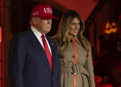 Костюм телохранителя и двойник первой леди: Дональд и Мелания Трамп устроили Хэллоуин в Белом доме
